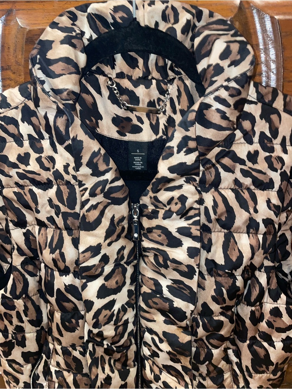 White House Black Market Leopard Print Puffer Vest in Tan and Black - Picture 3 of 8